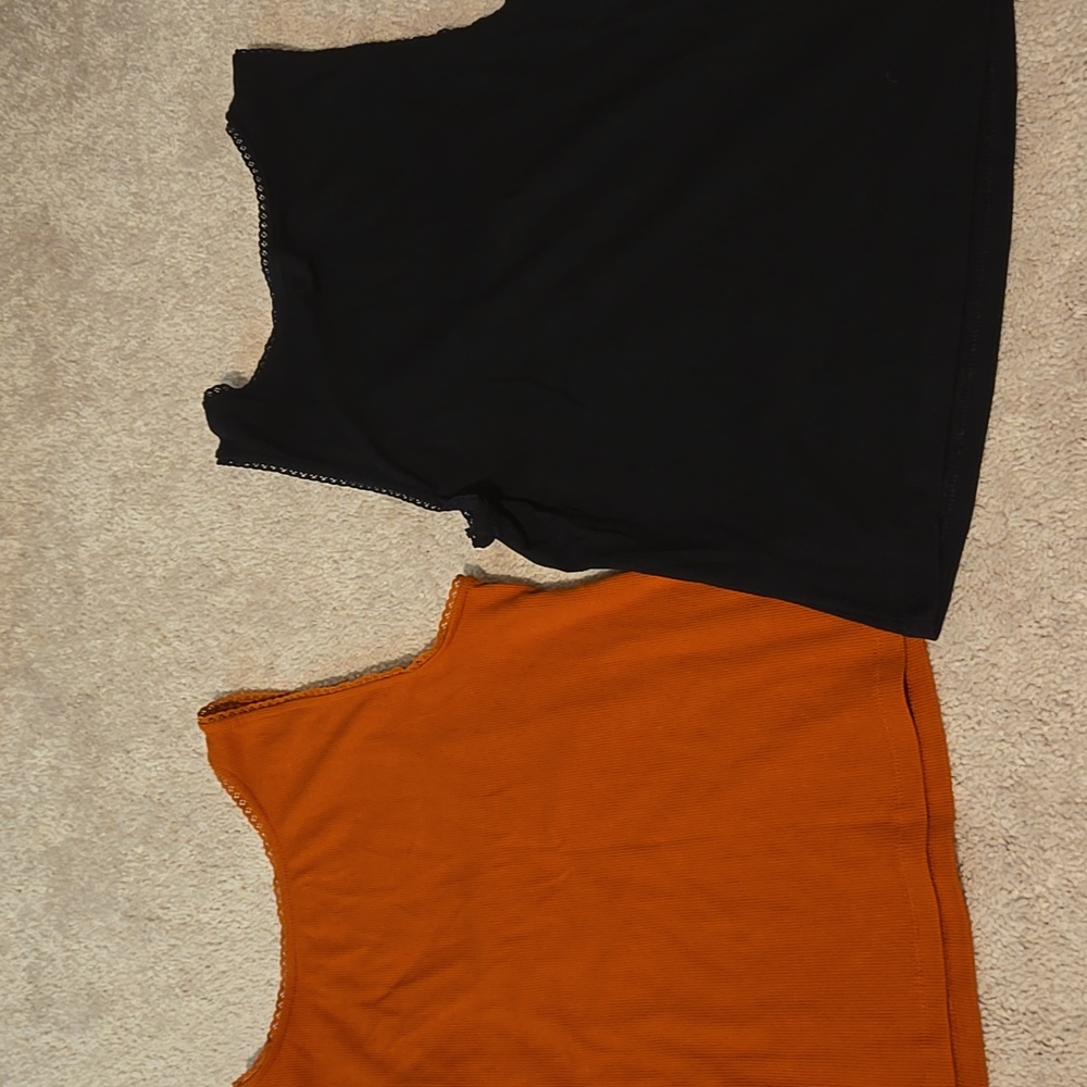 Old Navy Cinched Ribbed Knit Crop Tank Bundle - Picture 8 of 9